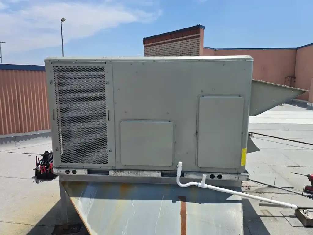 Commercial AC replacement and RTU service for retail stores near Alamo Heights, Texas