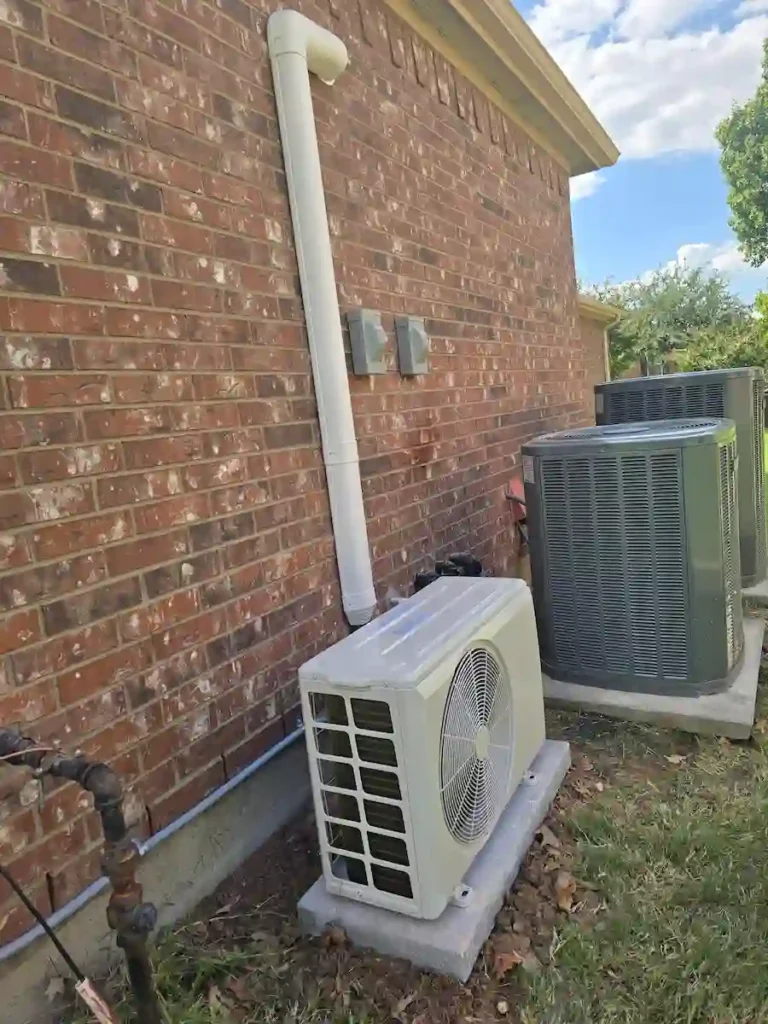 energy-efficient-ductless-system-cooling-home.